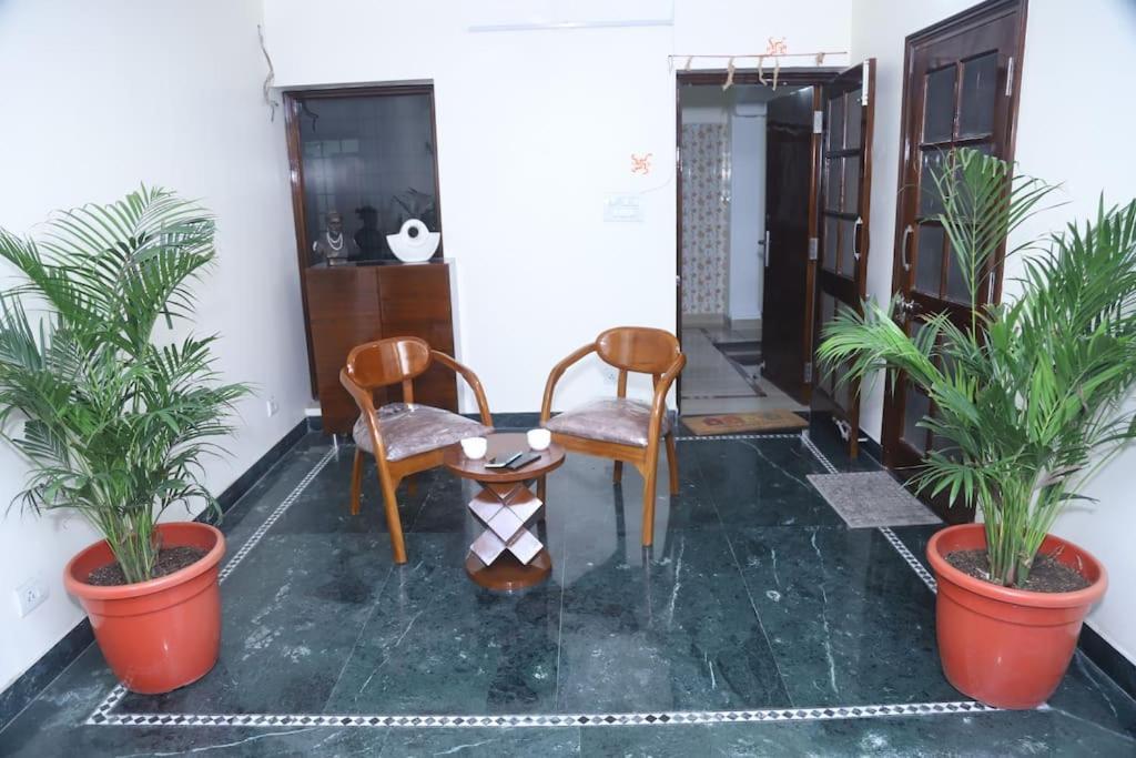 Divine India Service Apartment 3Bhk,B57 Sarita Vihar,Apollo New Delhi Exterior photo