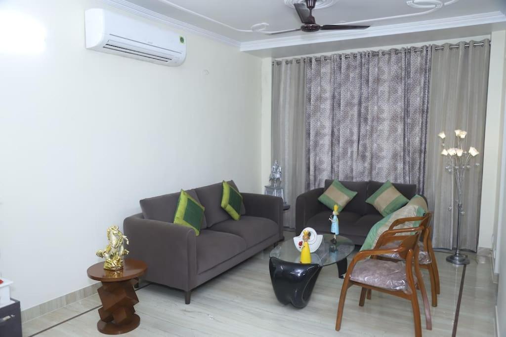 Divine India Service Apartment 3Bhk,B57 Sarita Vihar,Apollo New Delhi Exterior photo