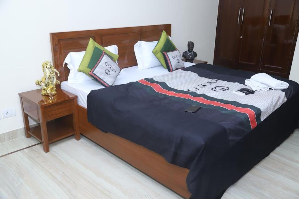 Divine India Service Apartment 3Bhk,B57 Sarita Vihar,Apollo New Delhi Exterior photo