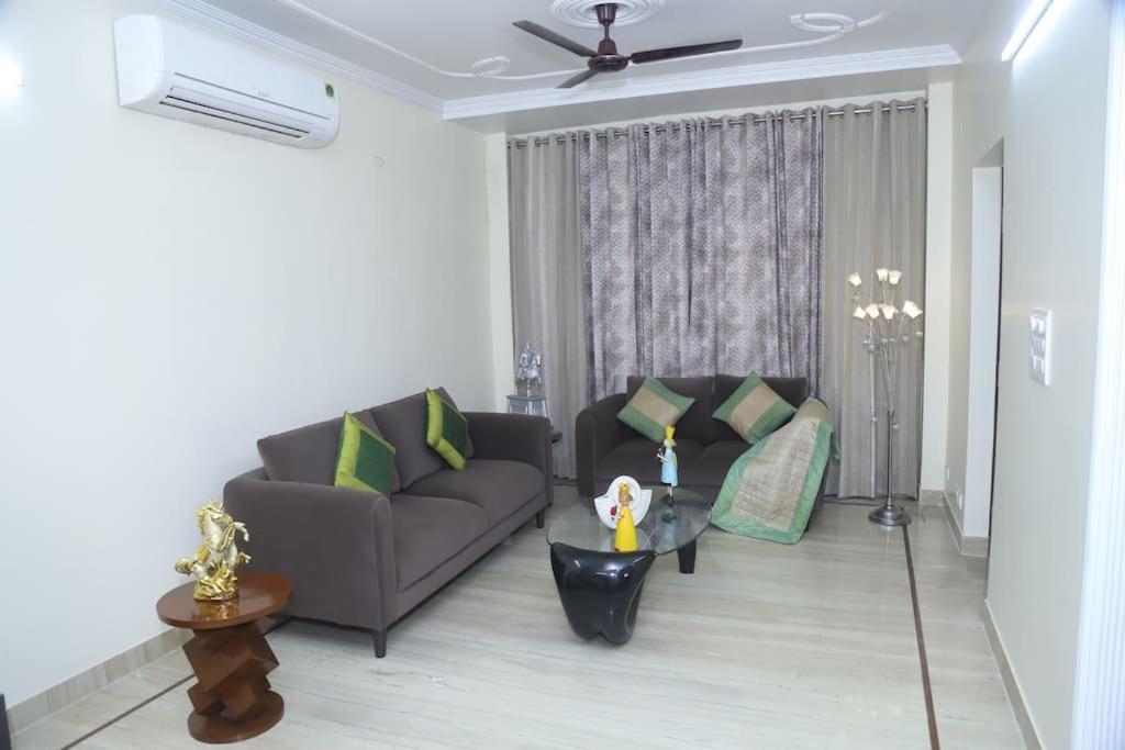 Divine India Service Apartment 3Bhk,B57 Sarita Vihar,Apollo New Delhi Exterior photo