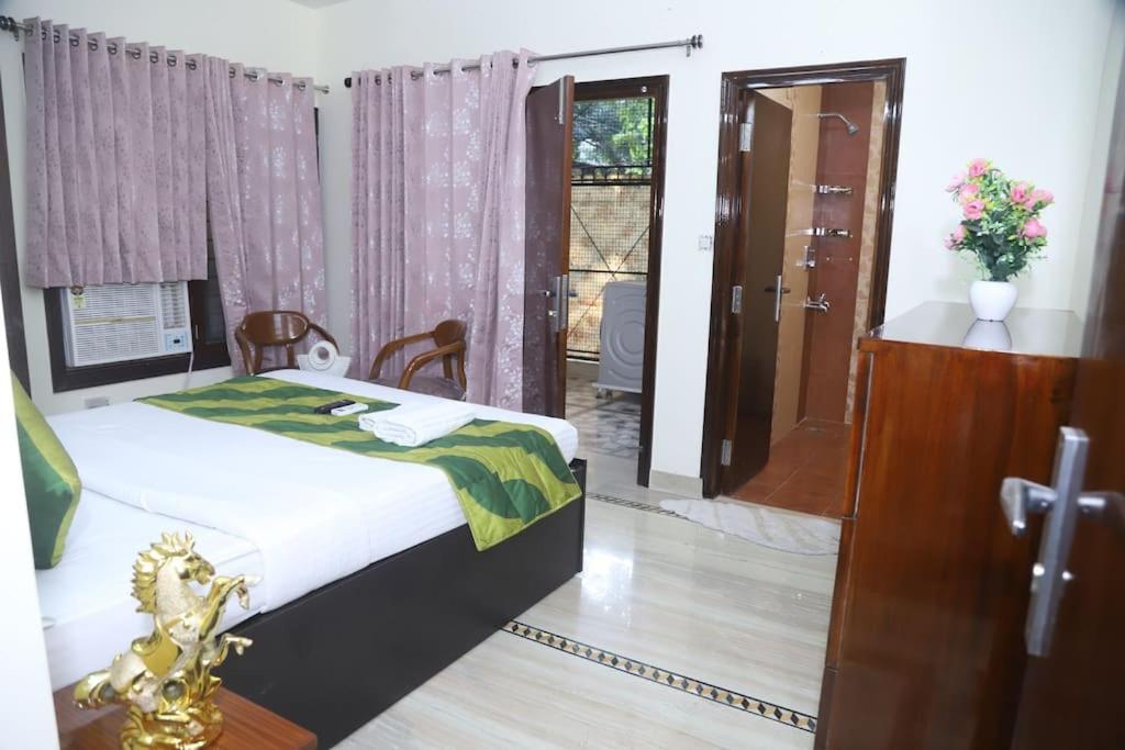 Divine India Service Apartment 3Bhk,B57 Sarita Vihar,Apollo New Delhi Exterior photo
