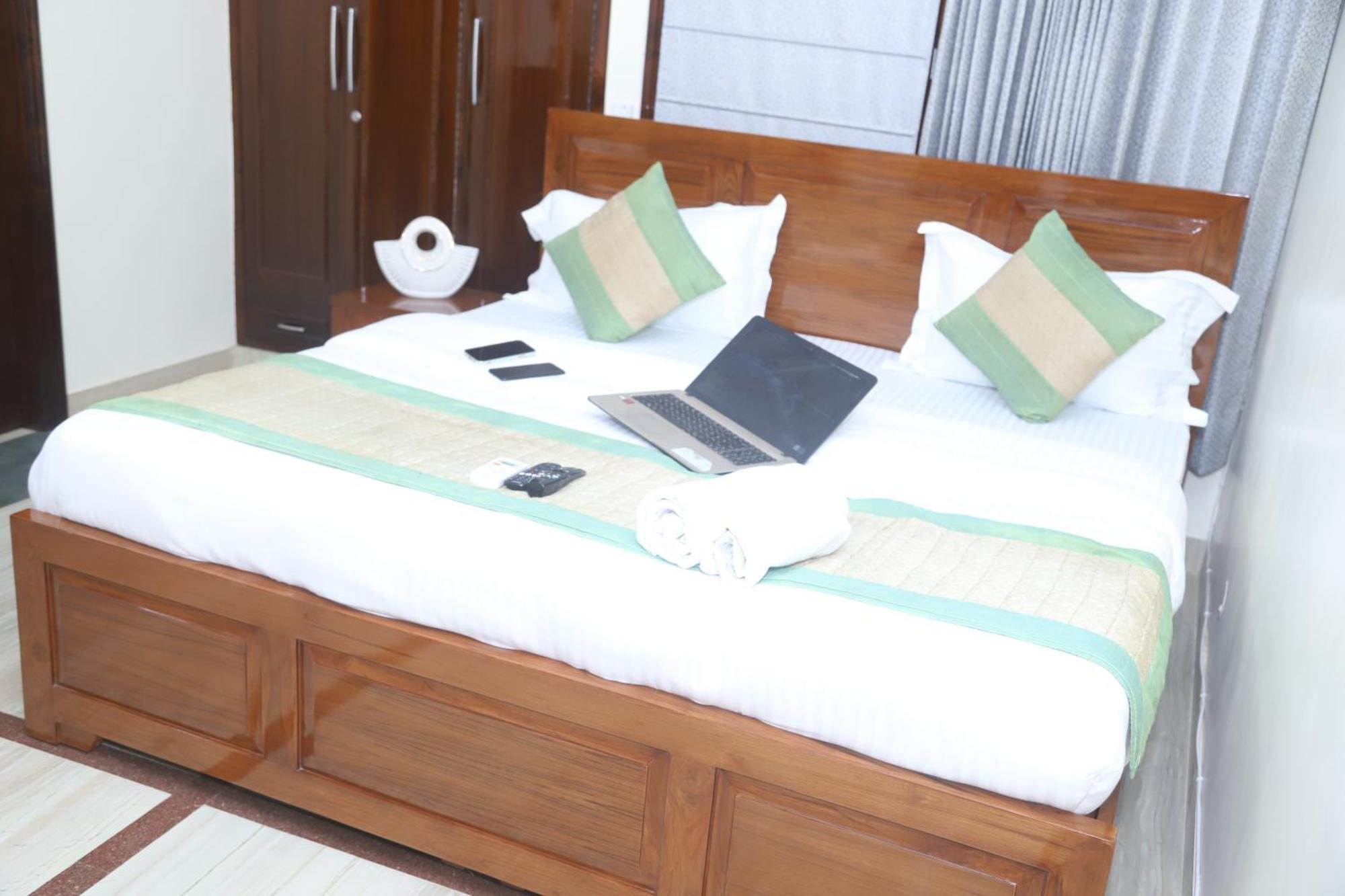 Divine India Service Apartment 3Bhk,B57 Sarita Vihar,Apollo New Delhi Exterior photo