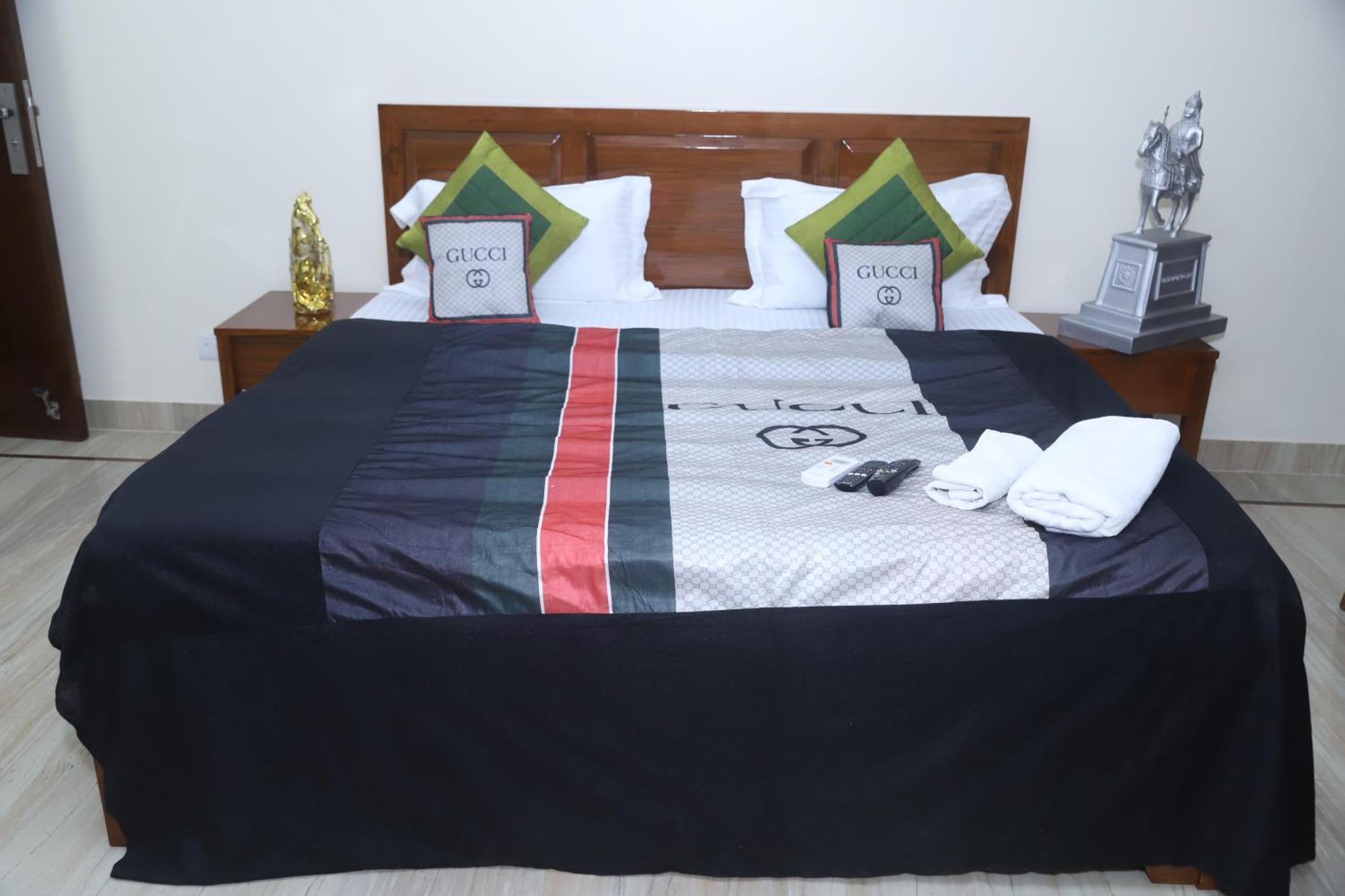 Divine India Service Apartment 3Bhk,B57 Sarita Vihar,Apollo New Delhi Exterior photo