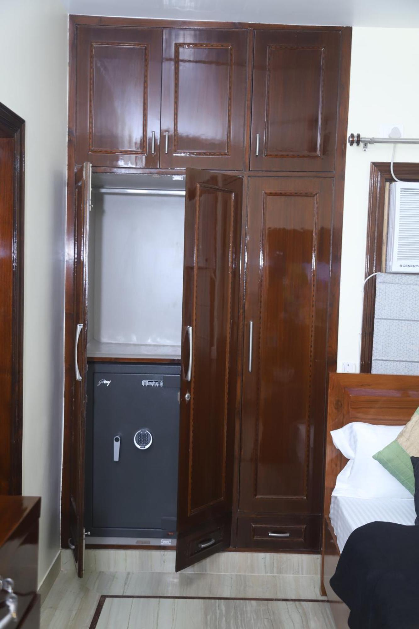 Divine India Service Apartment 3Bhk,B57 Sarita Vihar,Apollo New Delhi Exterior photo